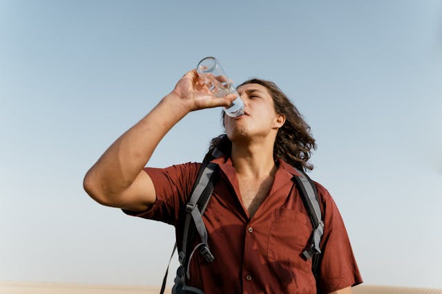 drinken onderweg pexels-mart-production-8869252