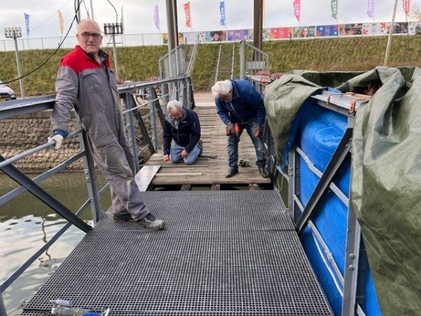 Dek loopbrug vervangen