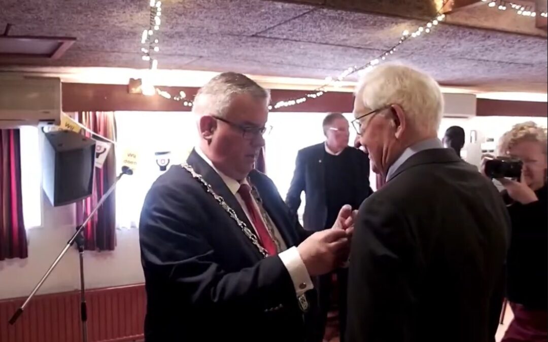 Zilveren Waalbrugspeld voor scheidend voorzitter Jos Rouw